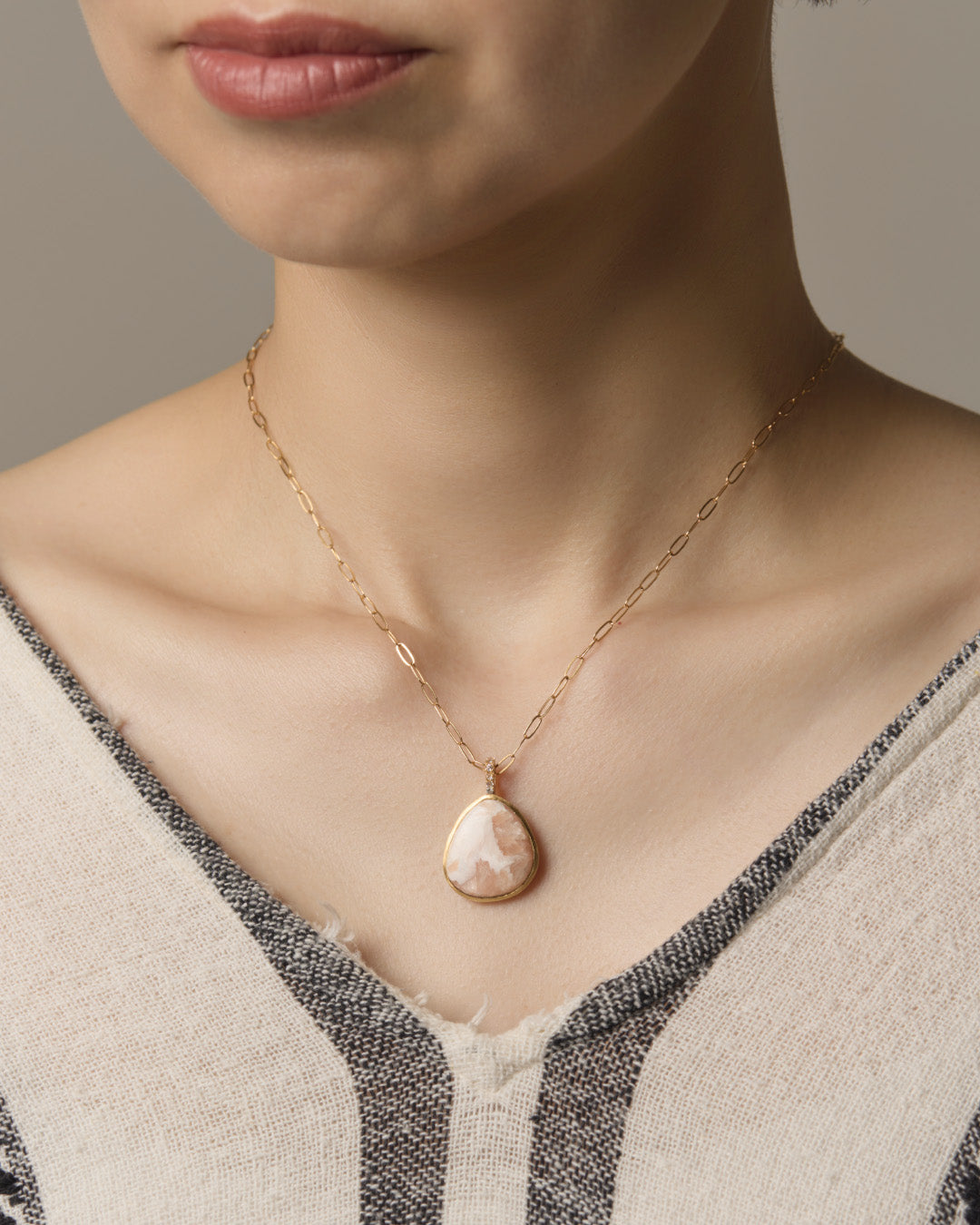 RAW-STONE CHARM  -  Scolecite -  #202