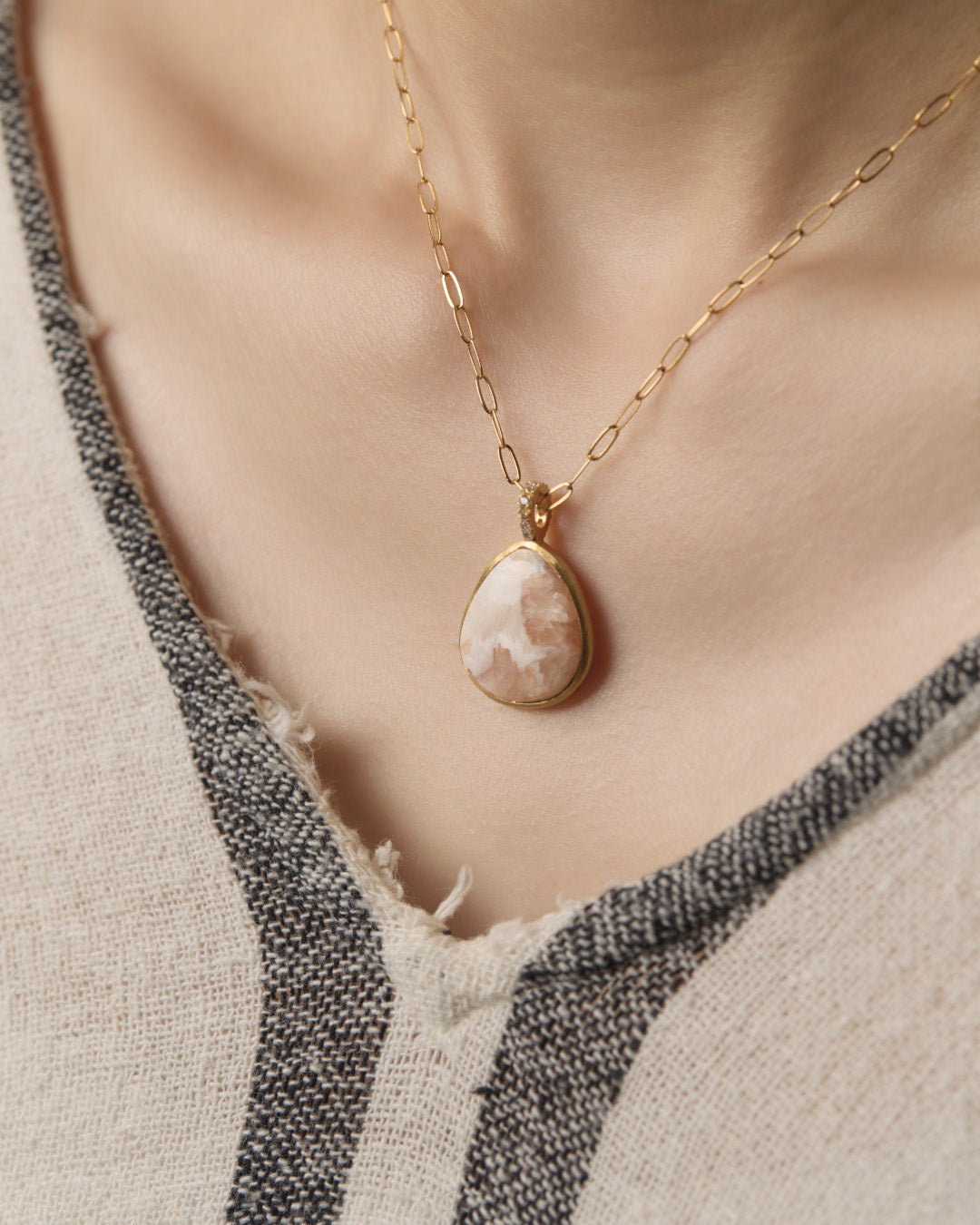 RAW-STONE CHARM  -  Scolecite -  #202